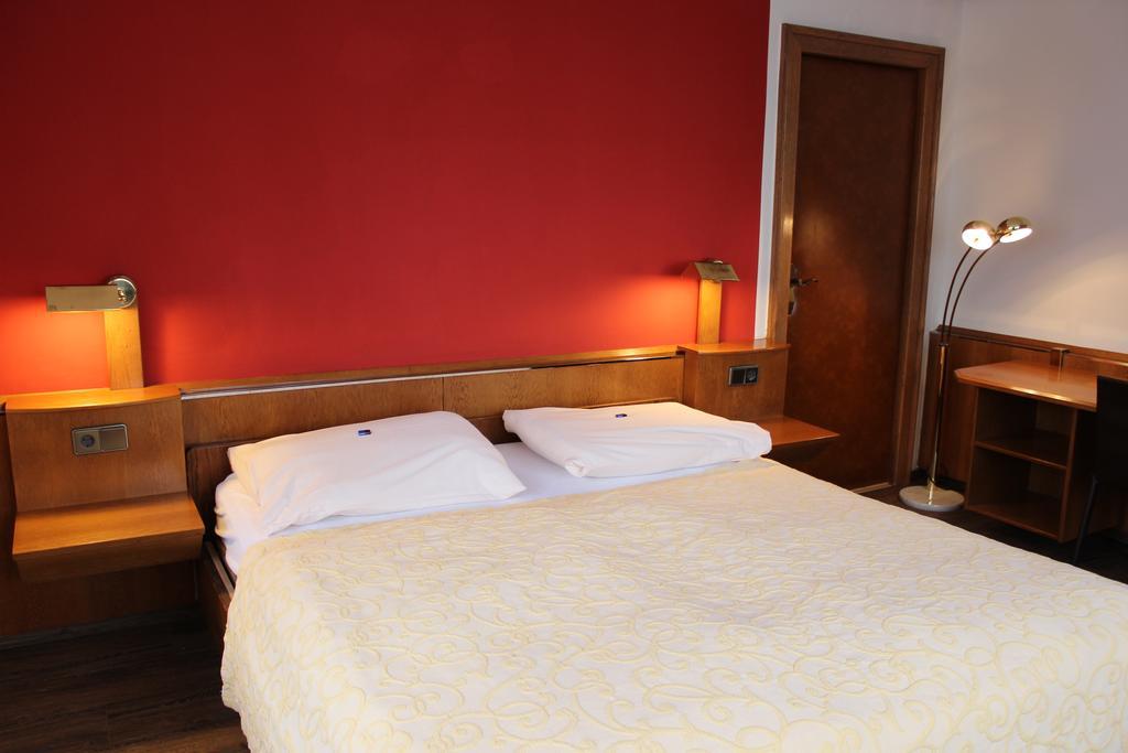 Hotel Restaurant Schweizerhaus Klagenfurt am Woerthersee Szoba fotó